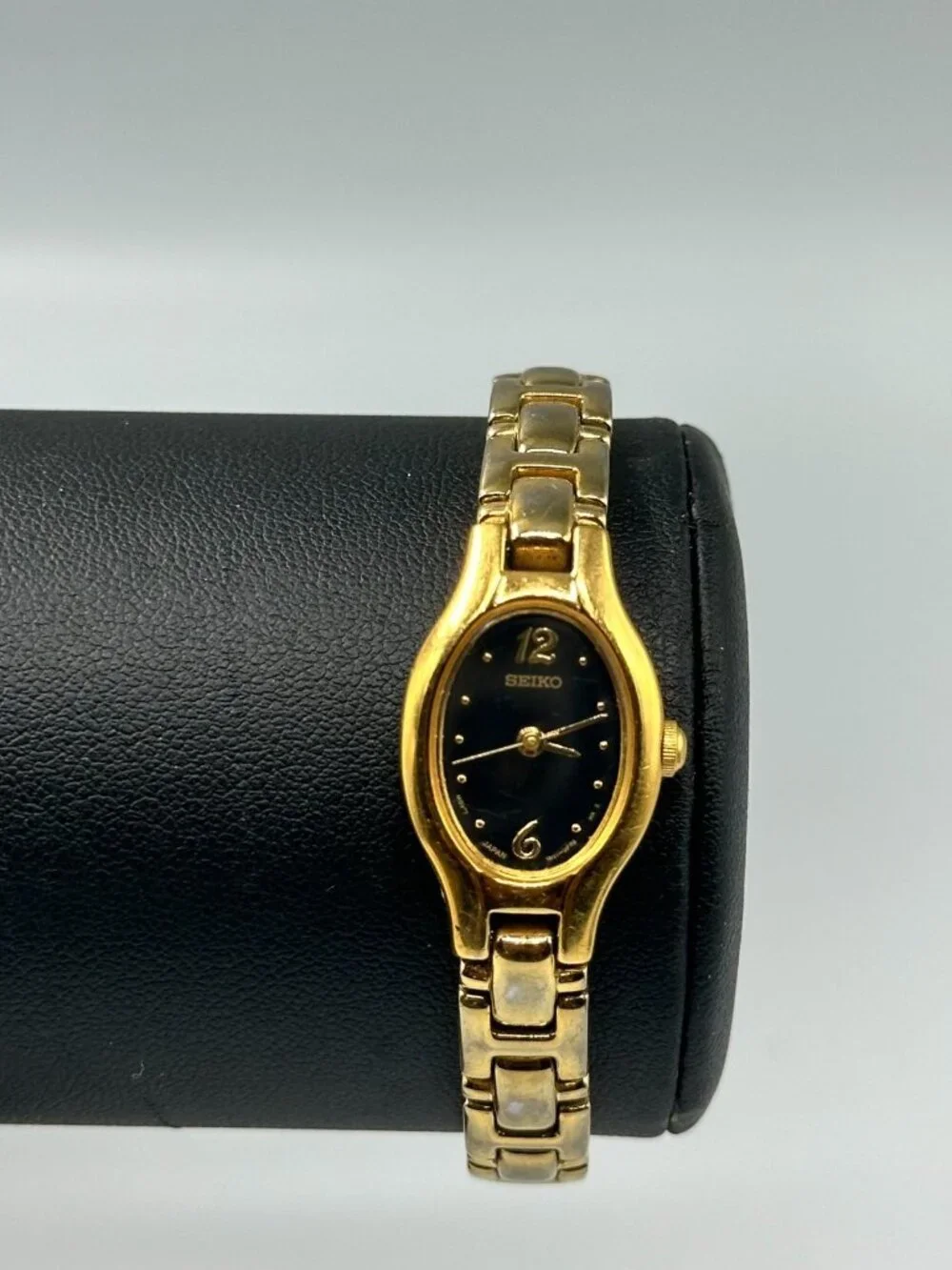 Seiko Watch Women Gold Tone Black Dial Oval Dial 1N01-0CS0 New Battery 6.75